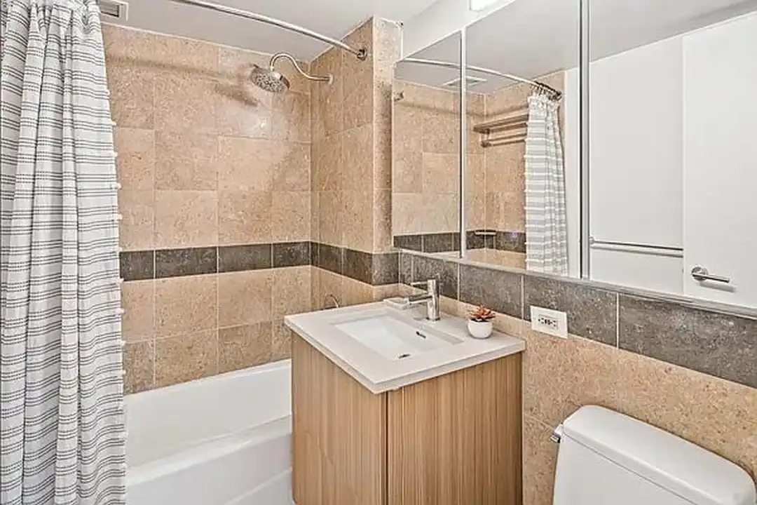 130 W 15th St unit 9B - Pogled 3