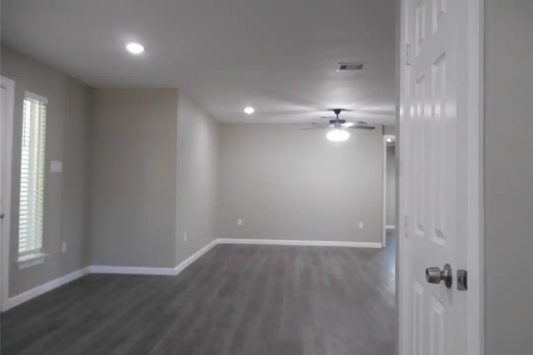 1547 Greenfield Rd - View 2
