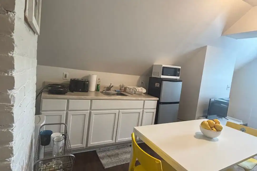 11710 Buckingham Ave unit 3rd Floor – pohled 2