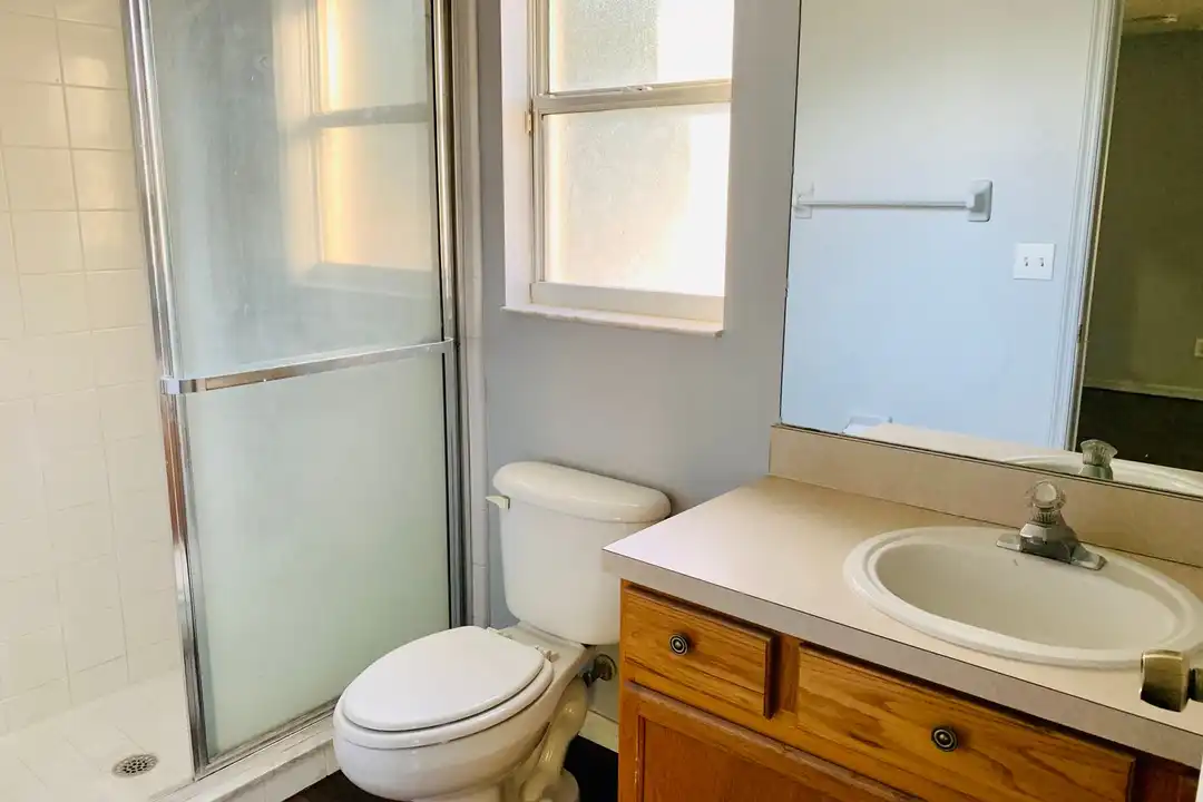 824 Willow Run St - View 3