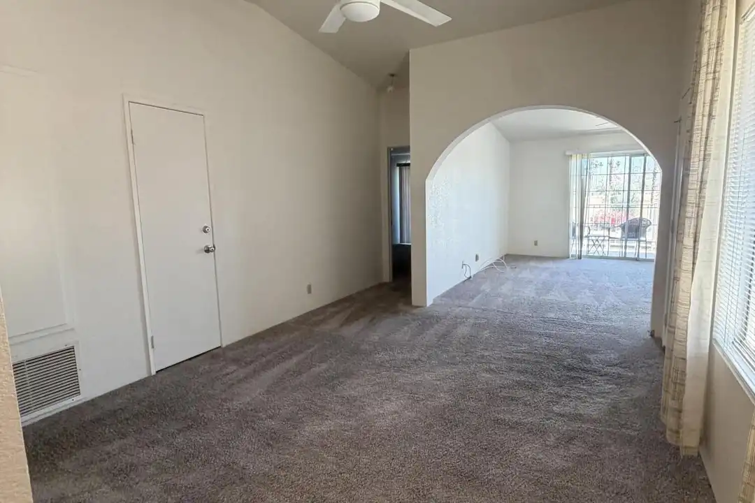 505 S Farrell Dr #R112 - View 4