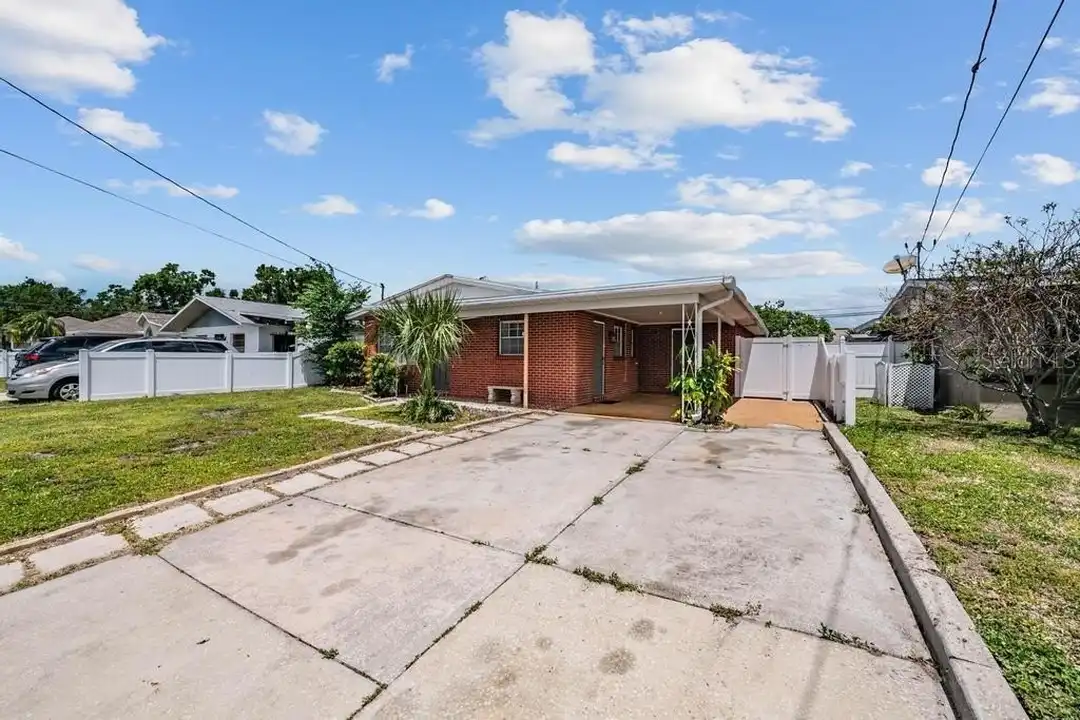 2709 W Abdella St – pohled 5