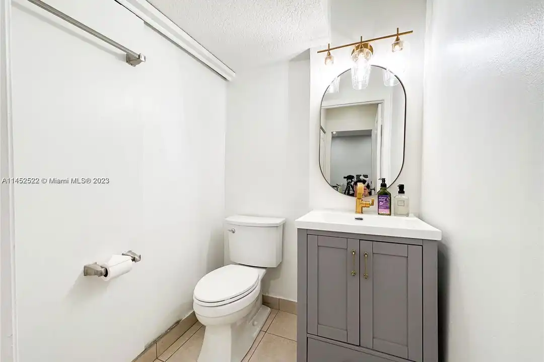 130 Riverwalk Cir - View 5