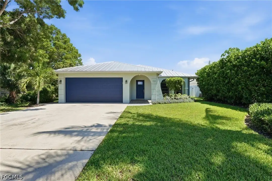 521 102nd Ave N - View 2