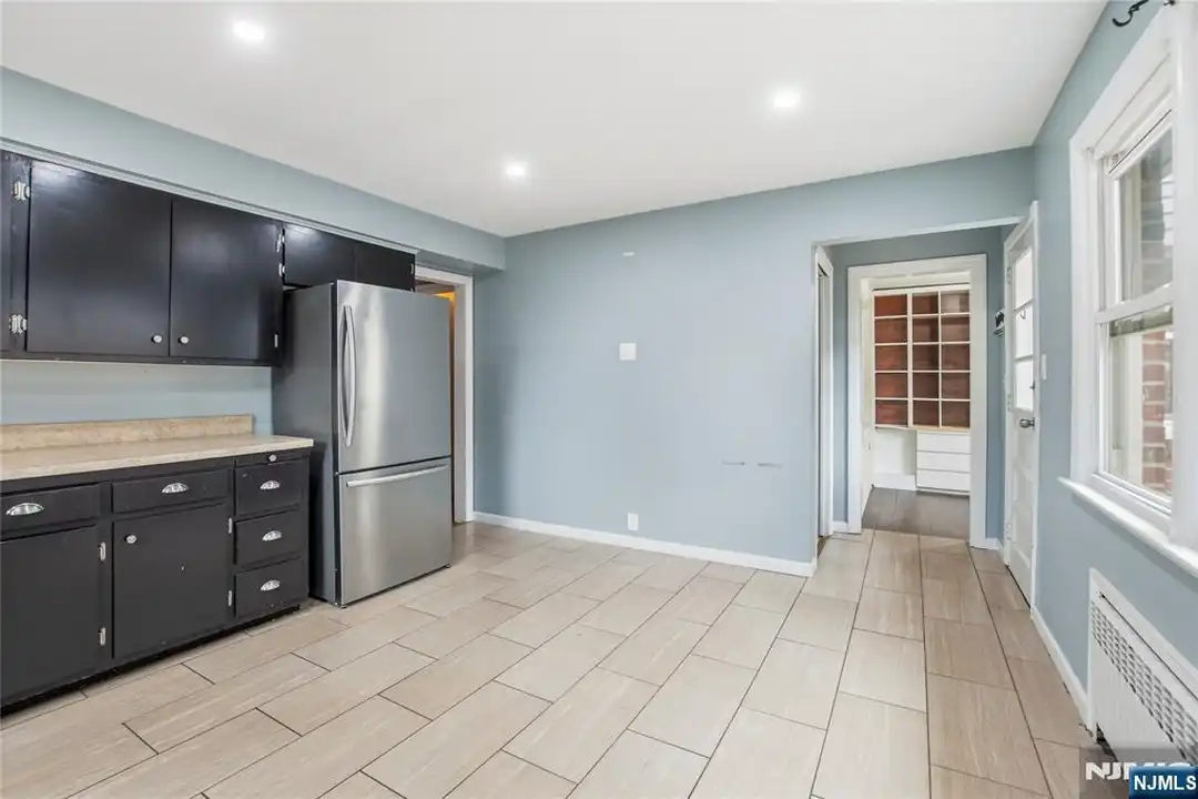 112 E Ackerman Ave unit B right side - More