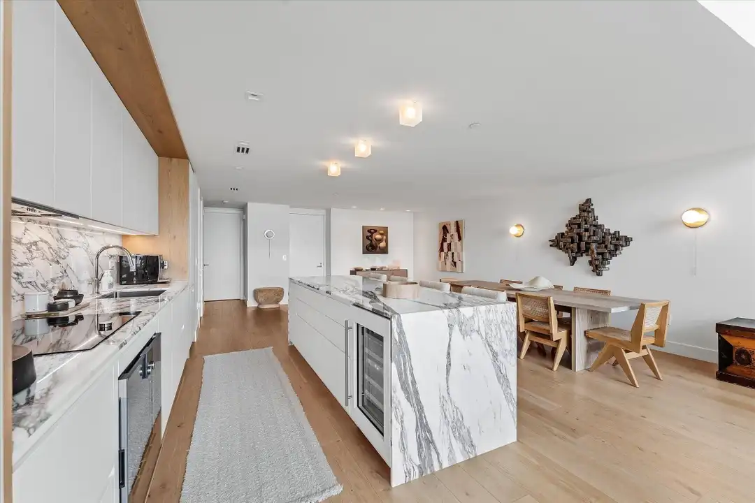 1040 Biscayne Blvd #4002 - More