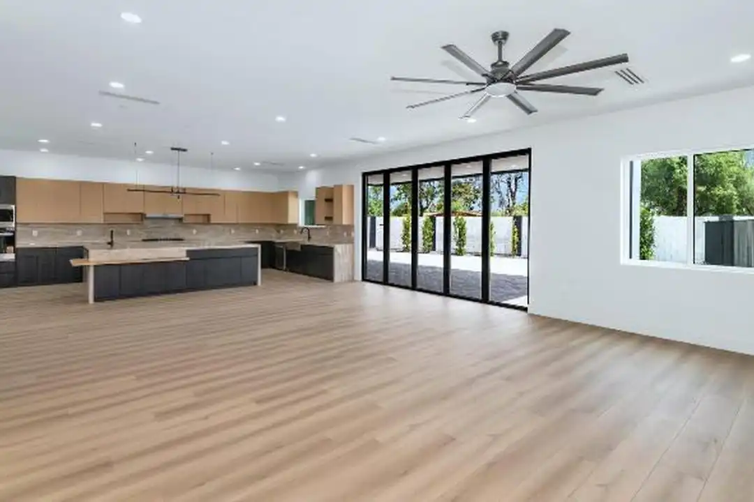 5927 E North Ln - View 4