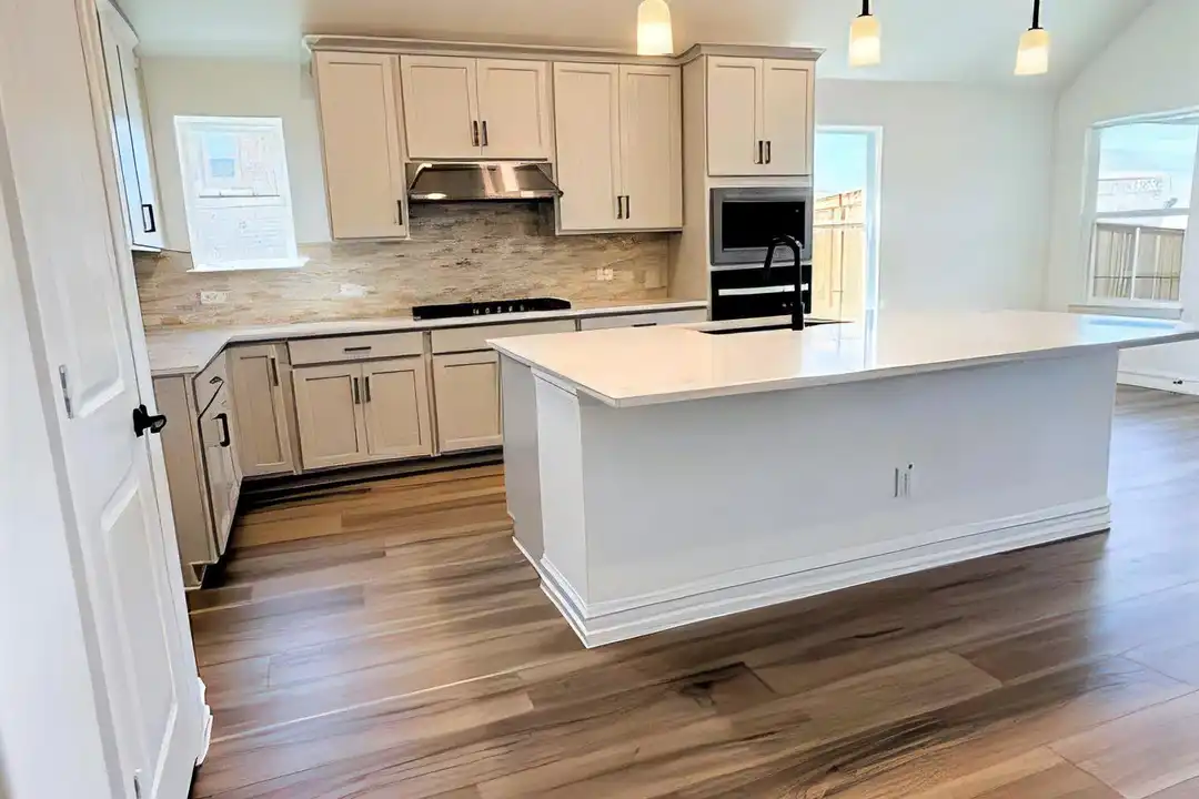 4349 Noble Ln - More