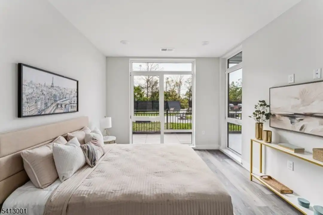 140 W Webster Ave #127 - View 4