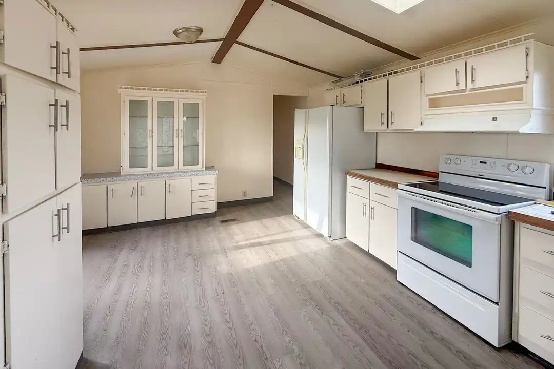 1605 S Hayford Rd - View 6