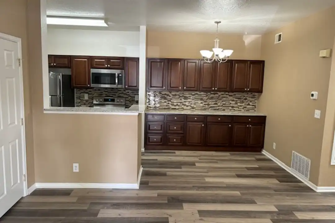 Apartment in Aurora - View 3