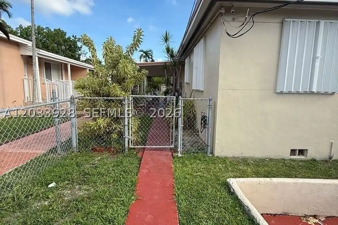 1140 SW 9th St #2 - View 4