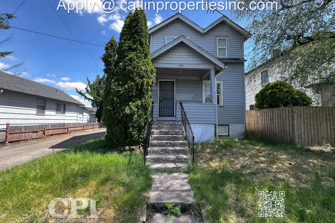 306 SW 3rd Ave unit C – photo 1 of 11