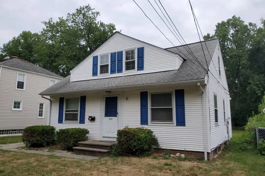 5451 Summit Rd – photo 1 of 43