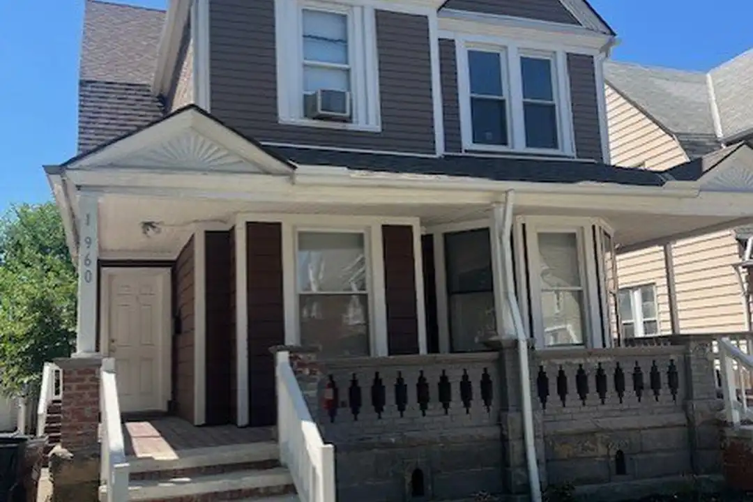 1958 E 120th St #1 – photo 1