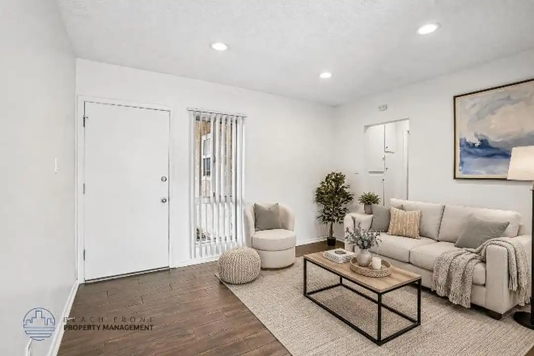 11100 Pangborn Ave - View 3