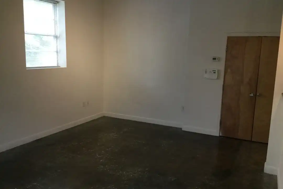 1101 W Marshall St unit 133 - More