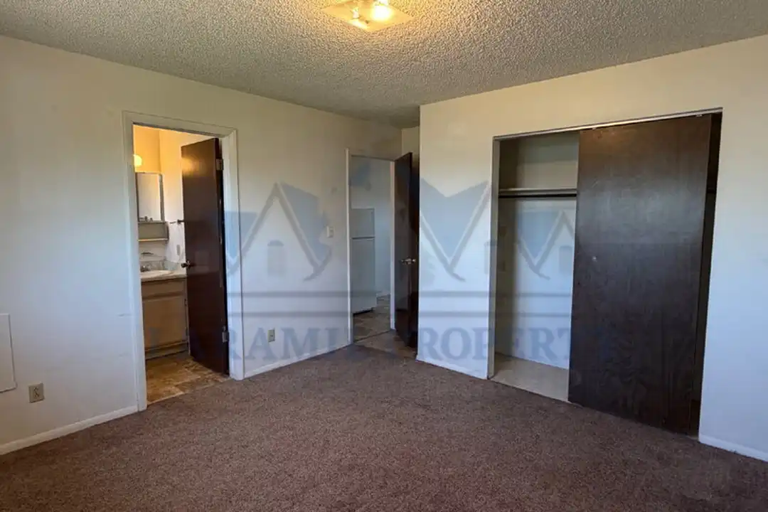 706 Downey St unit 25 - More
