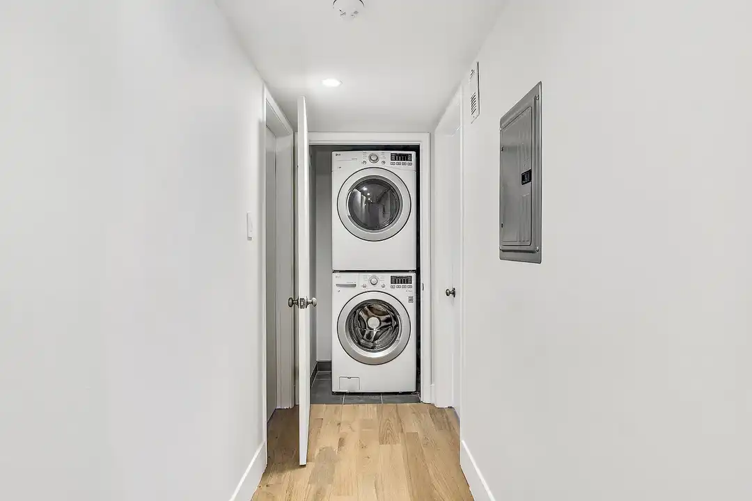 Oakhurst Moderne - View 6