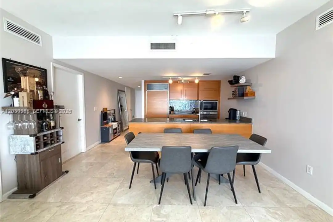 475 Brickell Ave unit 475 Brickell Ave # 2707 - View 4