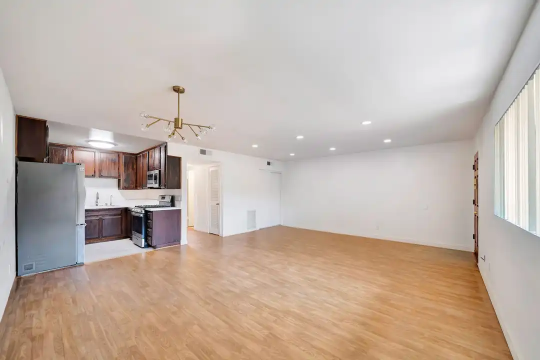 1614 E Chevy Chase Dr - View 6