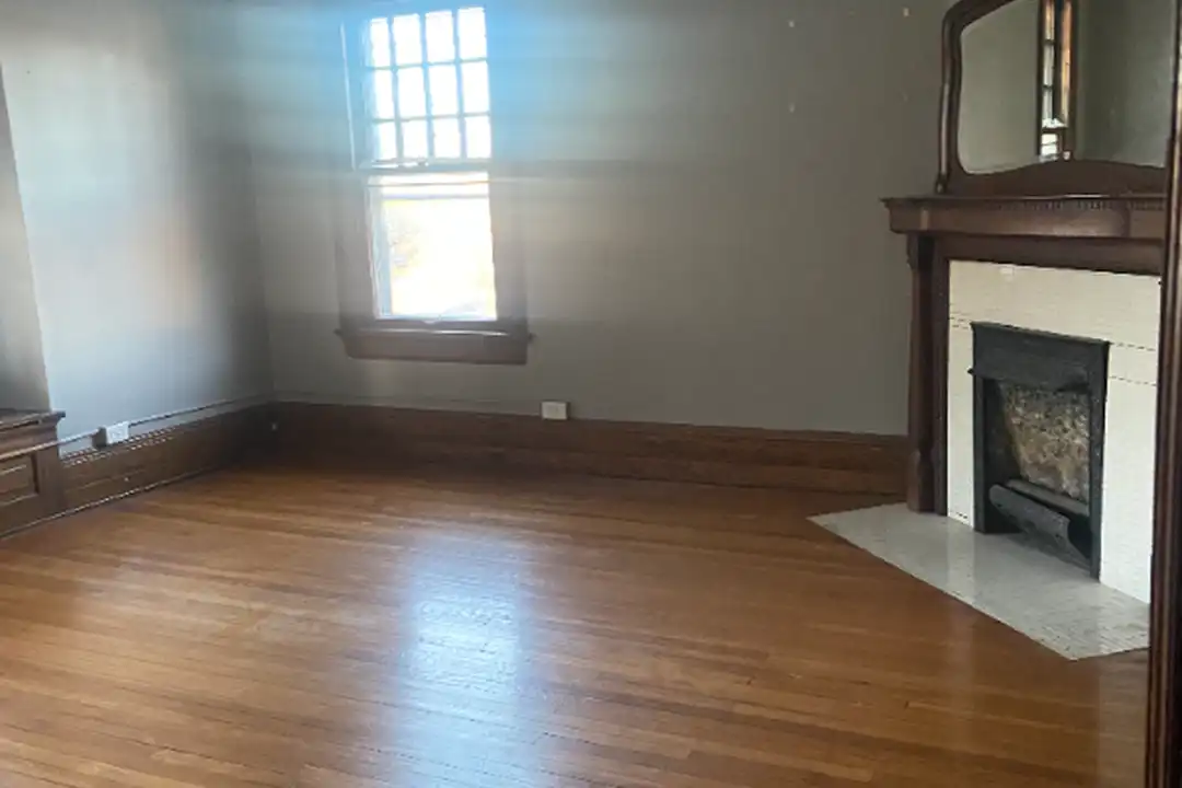 283 Park Ave W unit 3 – photo 1