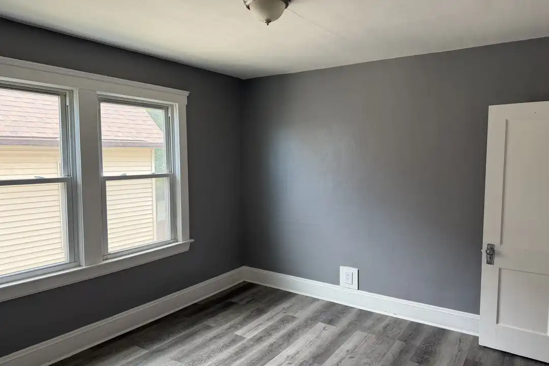 10709 Fidelity Ave – další