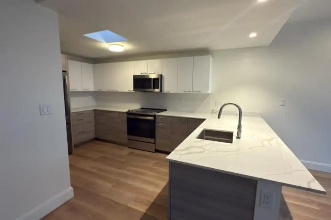 1077 Commonwealth Ave – pohled 2