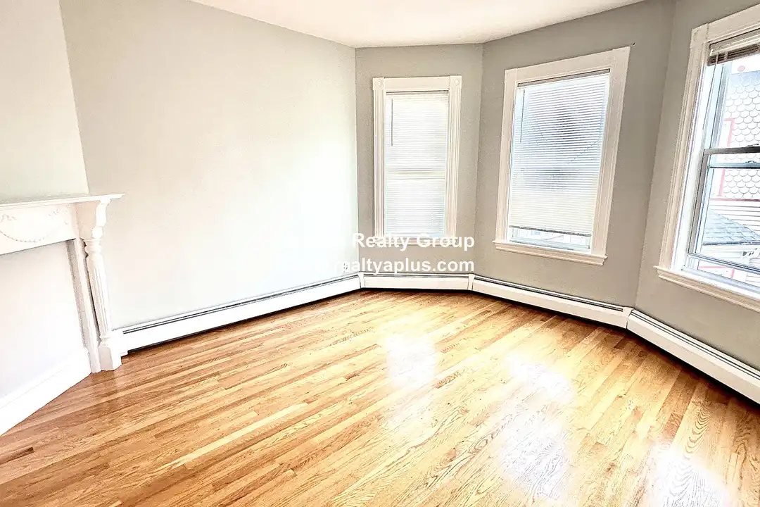 5 Buckley Ave unit 2 - More