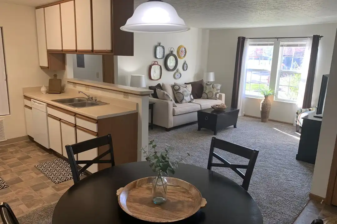 800 Long St – photo 1 of 13