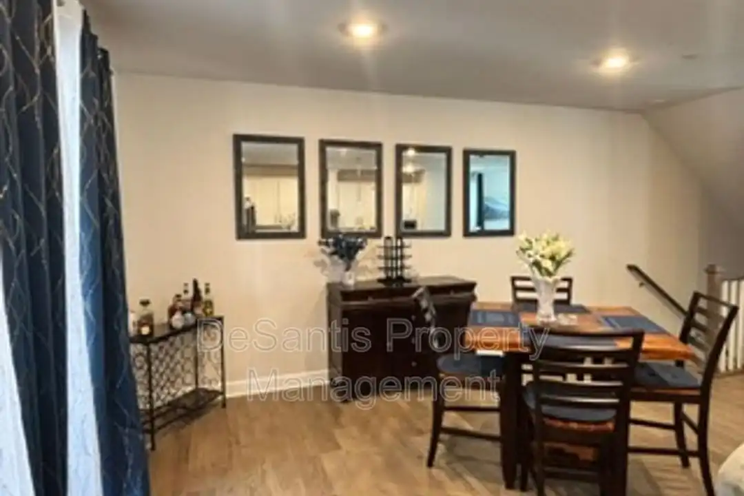 116 Crab Apple Wy - More