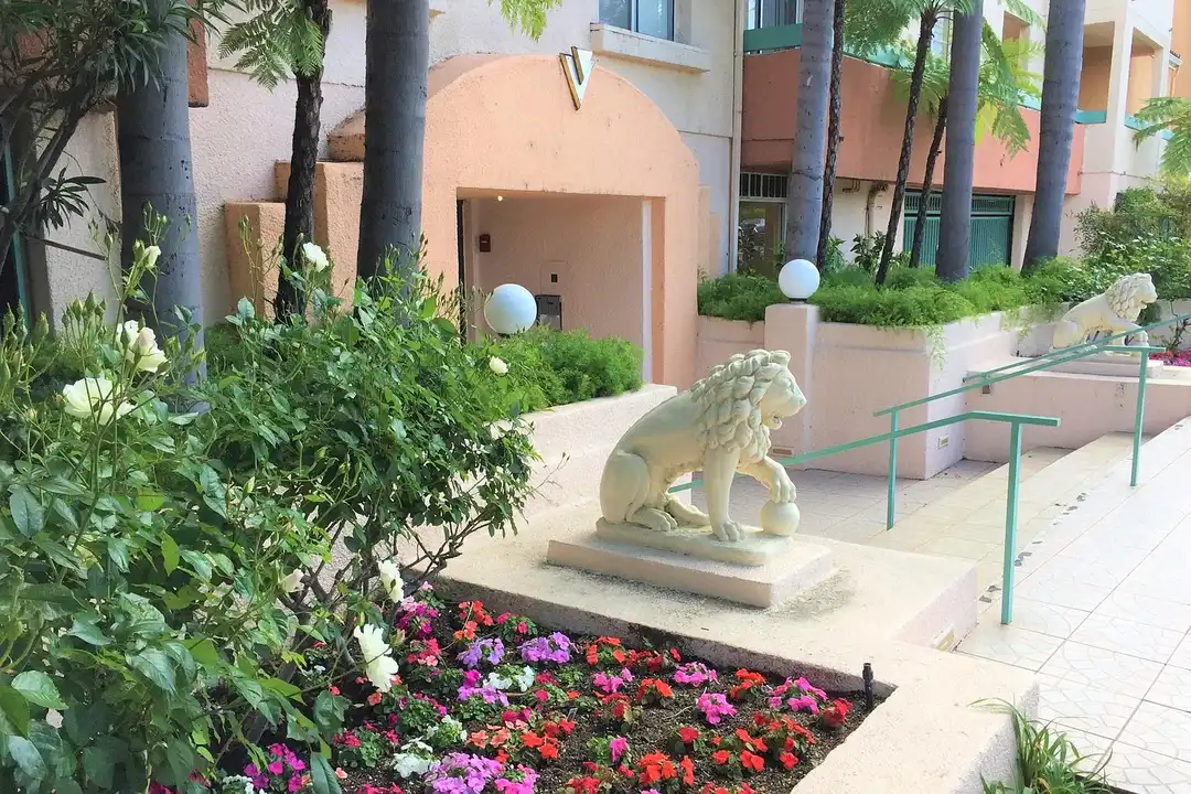 Courtyard at Sherman Oaks - View 3
