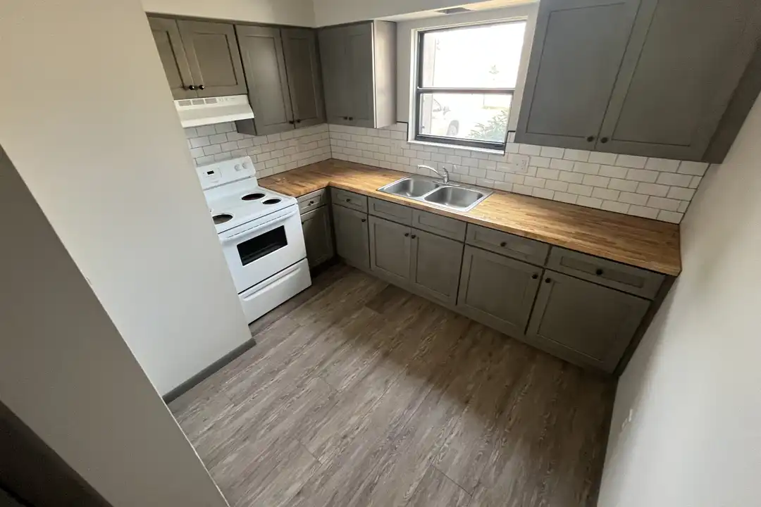 1052 Brandywine Blvd unit d – photo 1 of 5