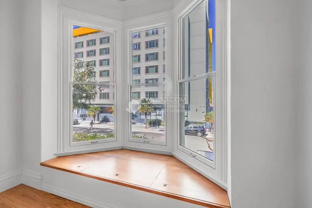 569 Capp St - More