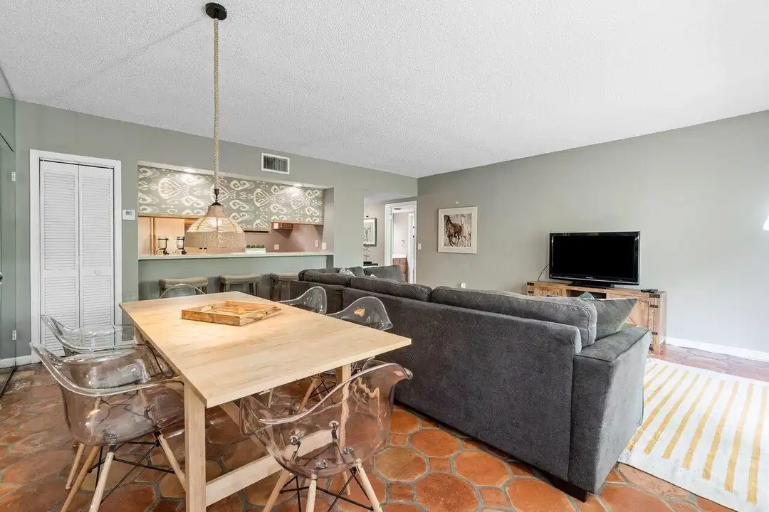 11863 Wimbledon Cir #406 - View 4