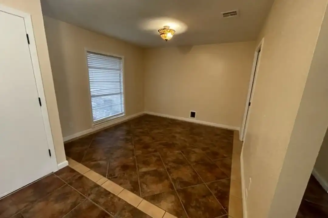 838 Saddlebrook Dr - View 6