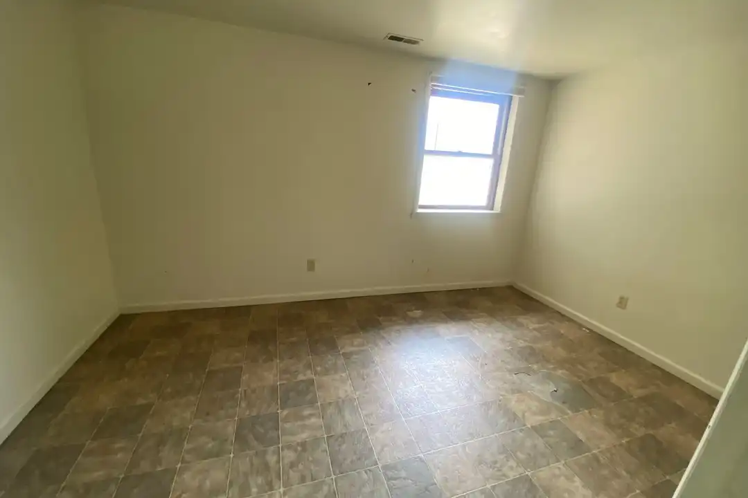 400 W College St unit 1 – photo 1