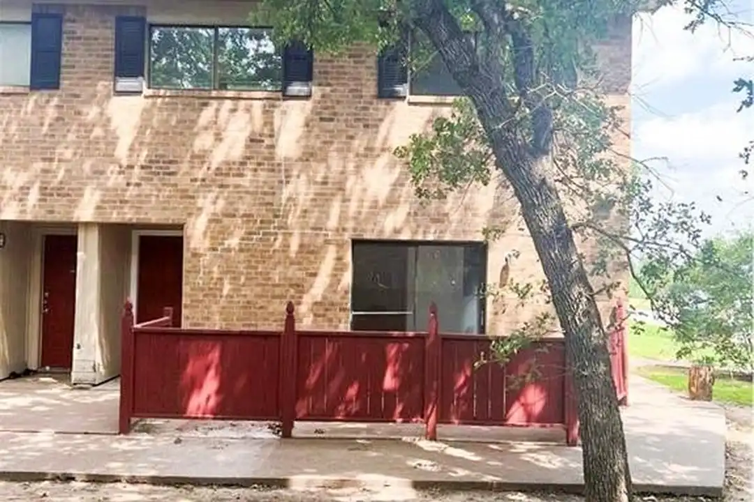 2402 Blanco Dr #A – photo 1