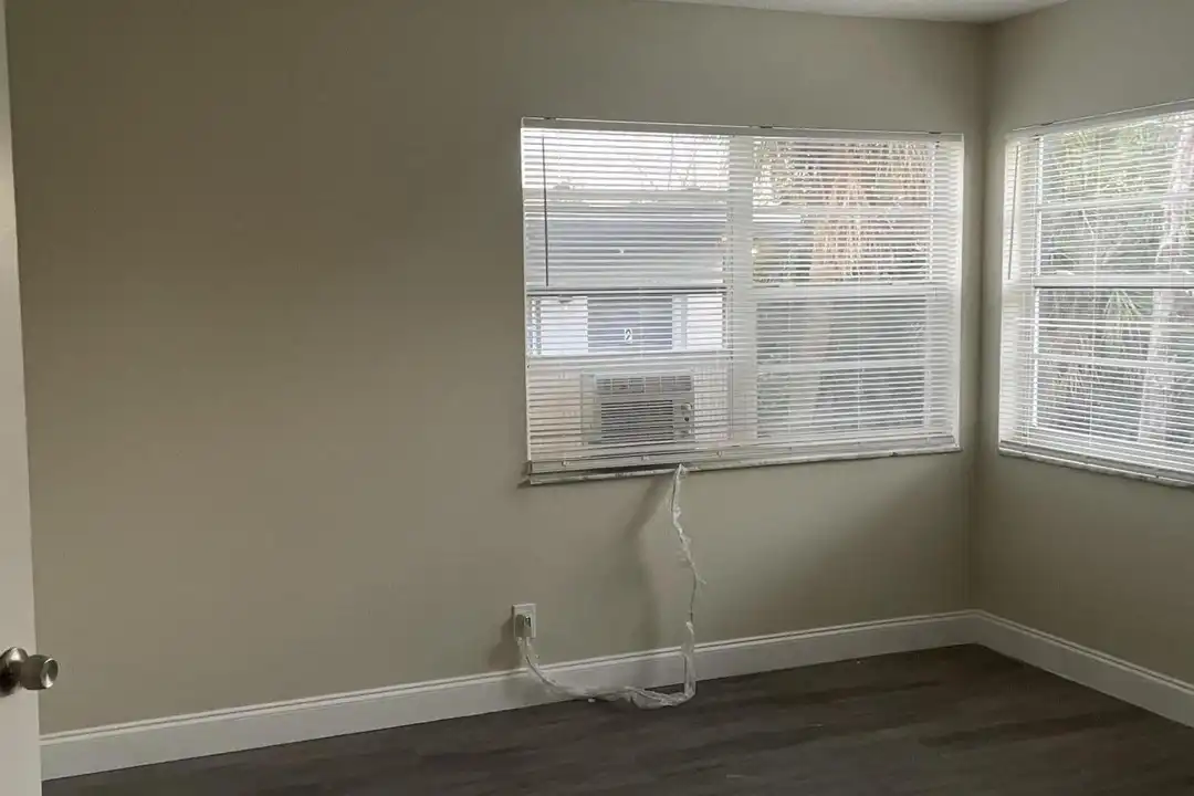 710 7th St unit 4 - More