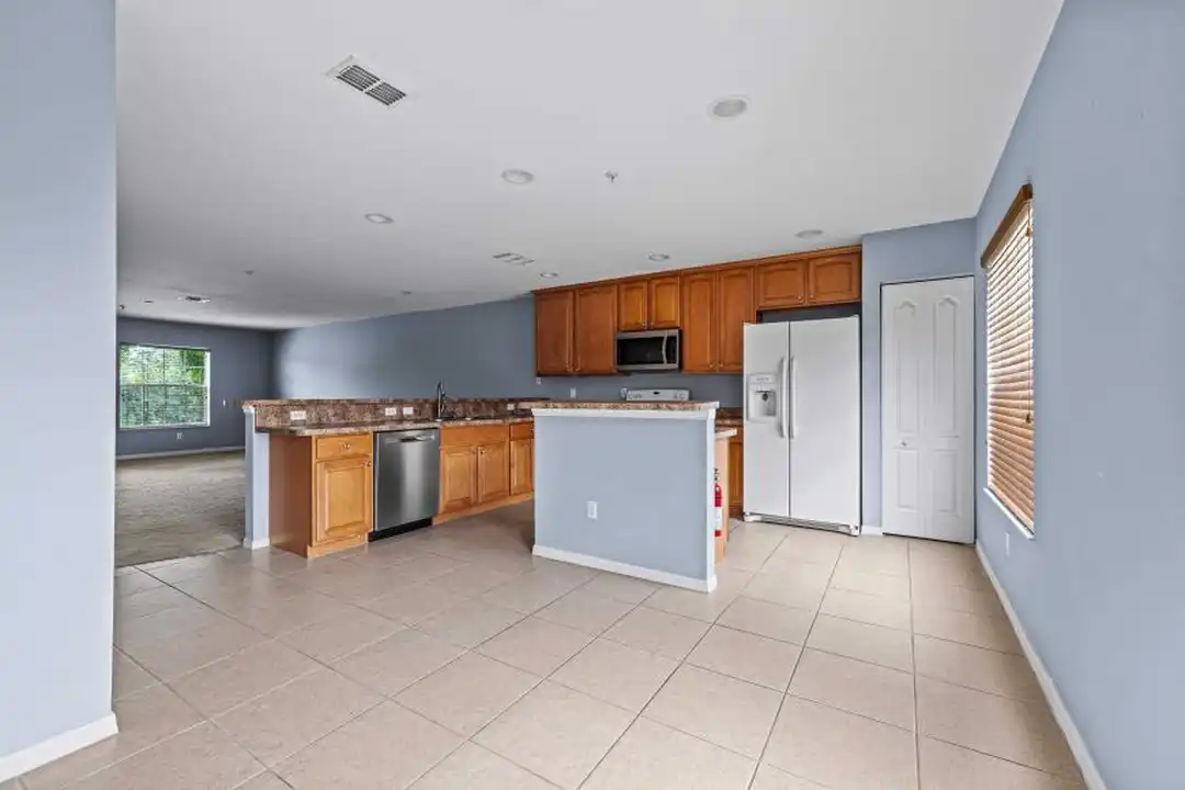 1944 SE High Springs Dr - View 4
