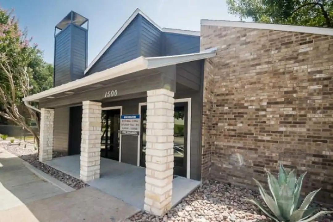 1500 N Interstate Hwy 35 unit # 1574 - View 4
