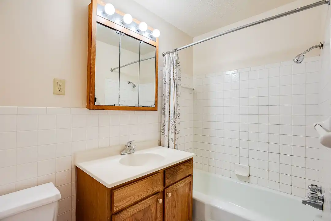 2017 Pillsbury Apartments – pohled 4