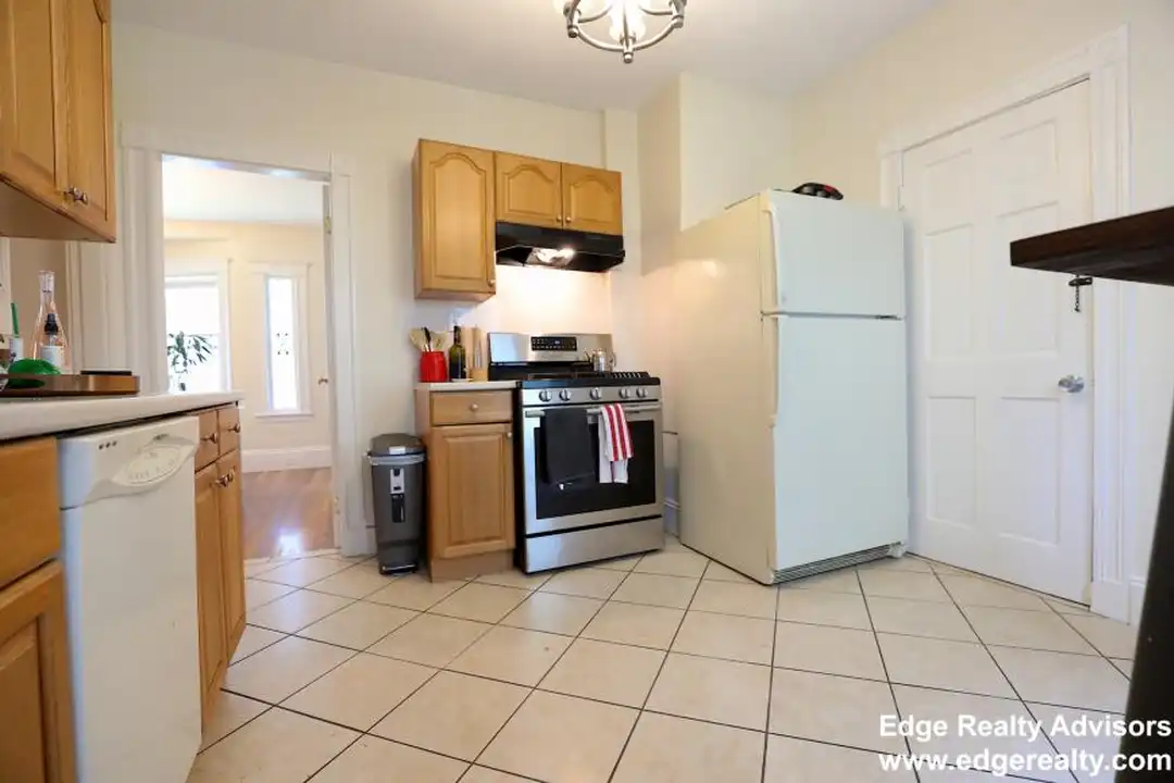 554 Washington St - View 2