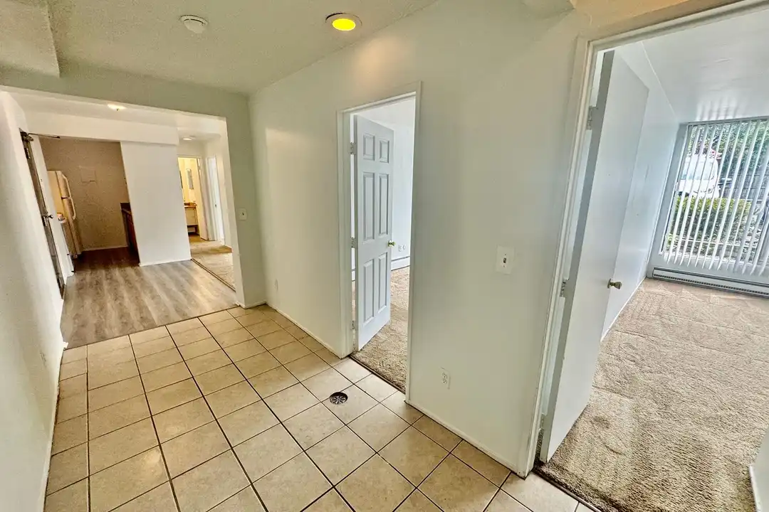 913 Washtenaw Ave unit #18 - More
