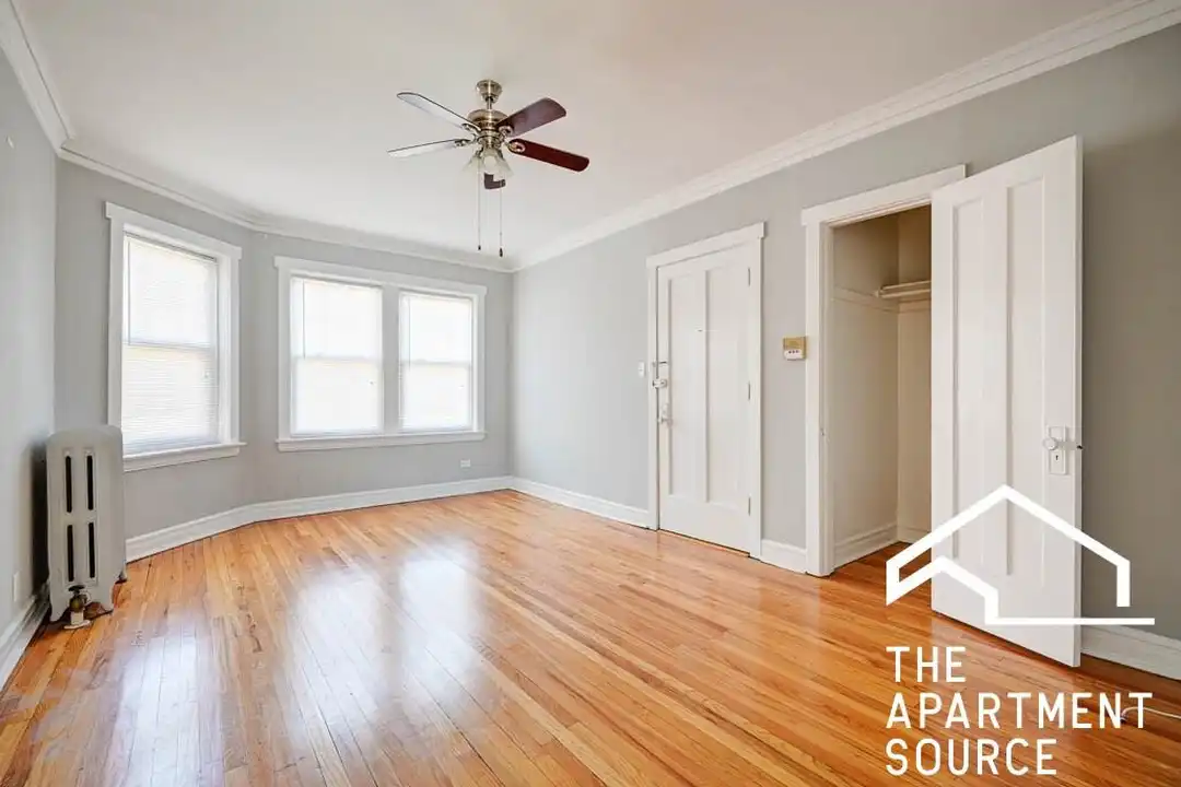 Apartment in Jefferson Township, Ravenswood Gardens, Cook County - View 5