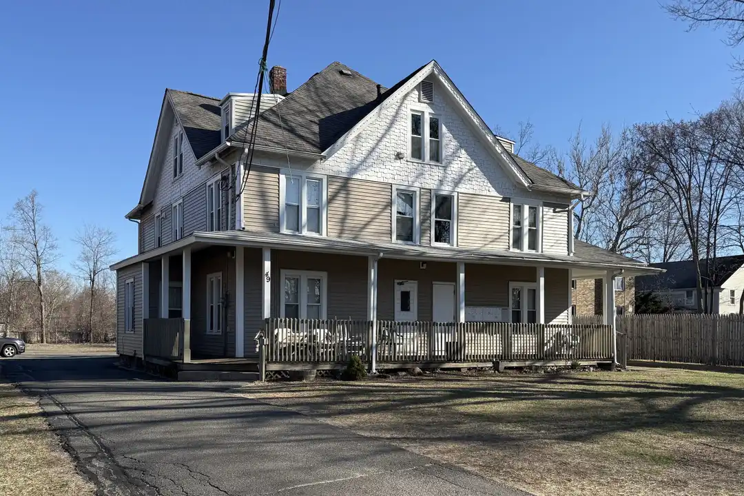 49 Washington St unit 7 – photo 1 of 6