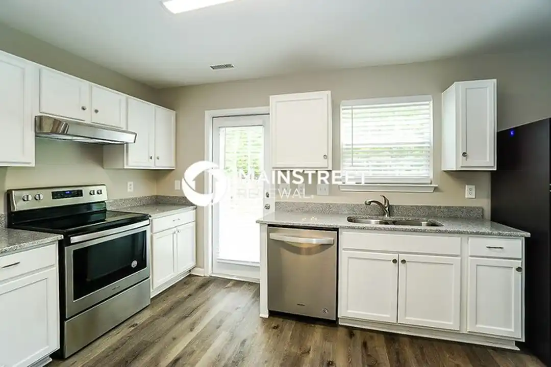 414 Summer Breeze Dr - More