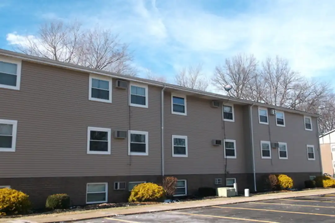 293 Maplewood Dr unit 293-301 – photo 1 of 17
