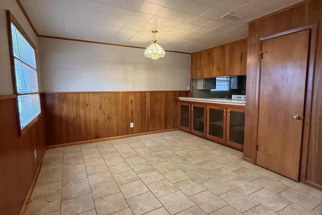 2103 33rd St unit 5 – photo 1