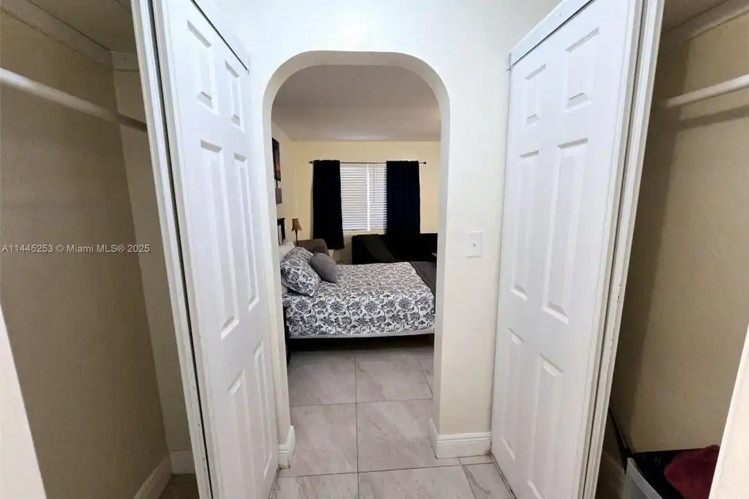 2305 Monroe St - More